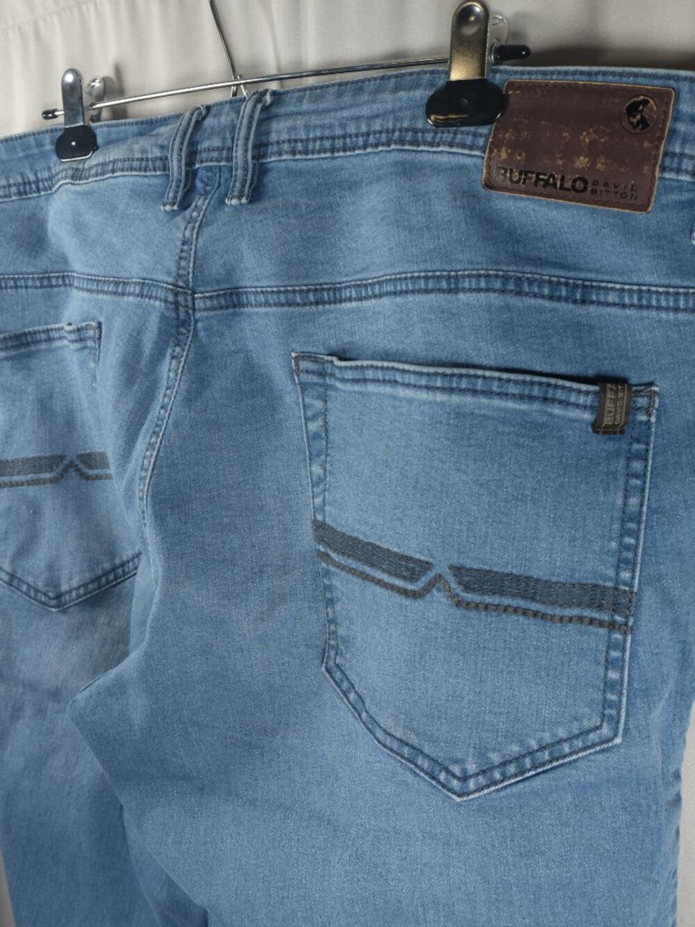 Buffalo David Bitton Mens Size 40 x 32 Jeans Straight Leg Axel Slim Stretch